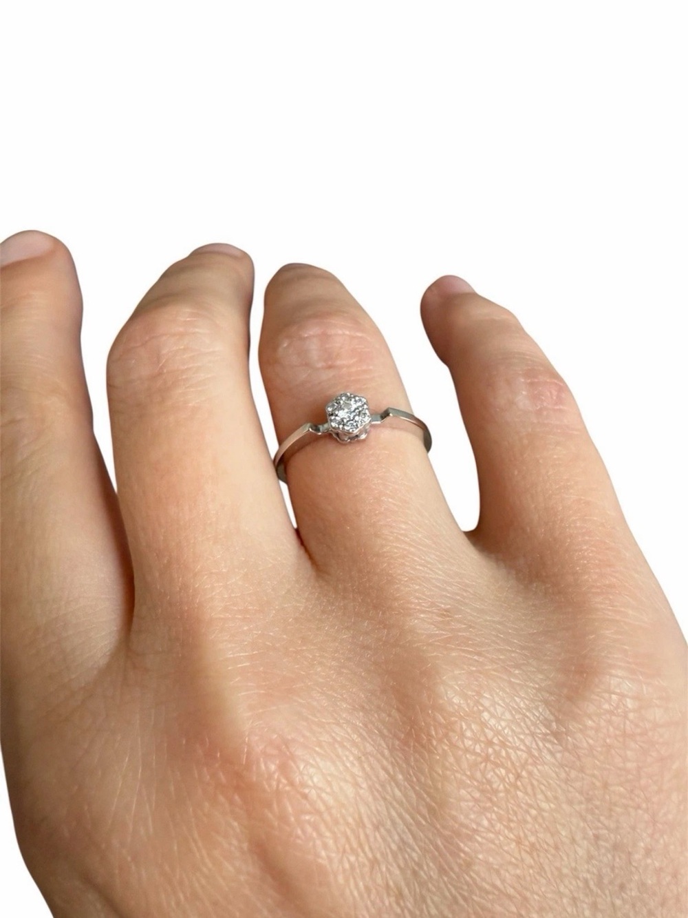 Women's Ring White Gold With 7
Diamonds ( 585 / 14 K) My Size 6